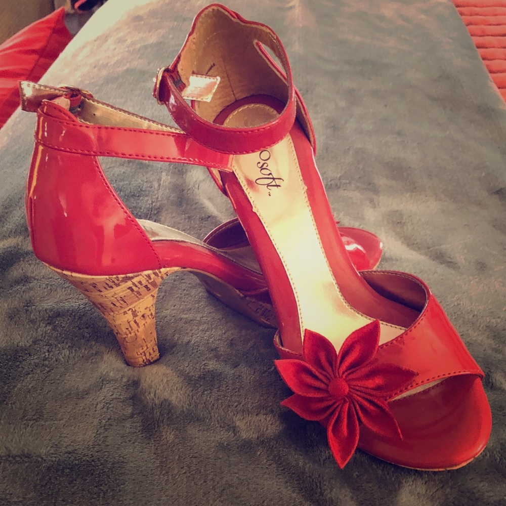 Eva & Zoe Orange Open-Toed Sandals.